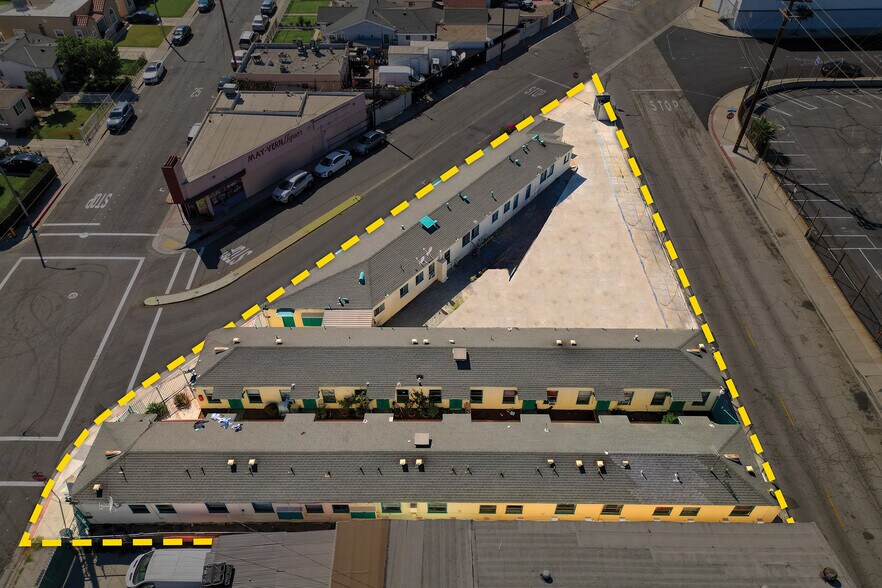 More Photos Of 4001 E 52nd St, Maywood Apartments For Sale