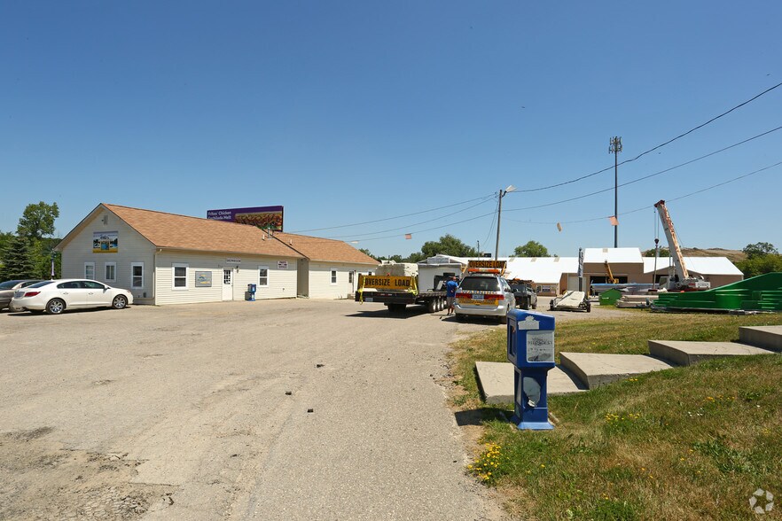 More Photos Of 3090 W Cook Rd, Grand Blanc Showroom For Sale
