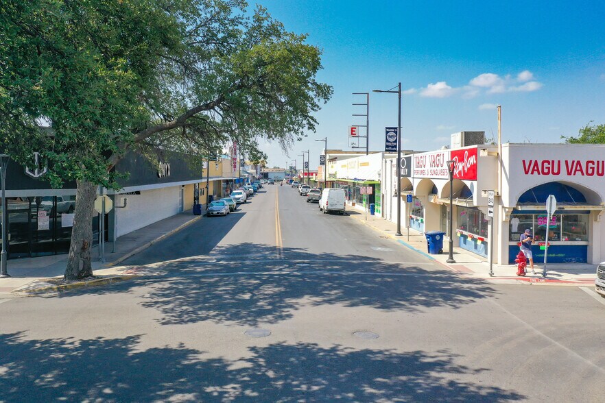 More Photos Of 100 W Main St, Eagle Pass Storefront For Sale