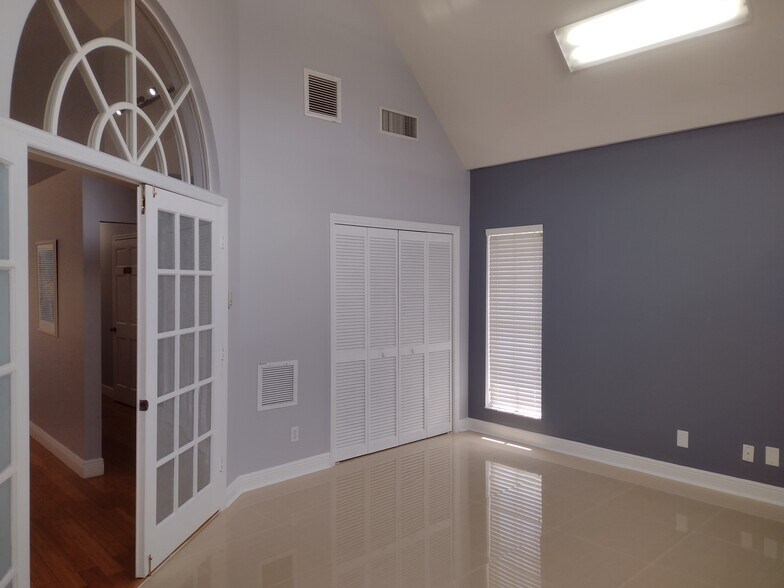 More Photos Of 506 SW 47th Ter, Cape Coral Medical For Sale