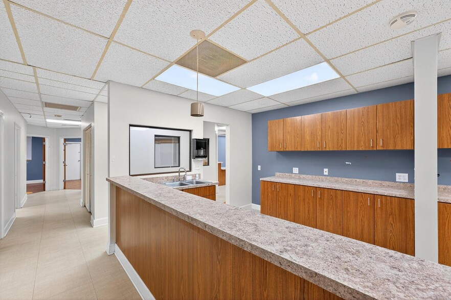 More Photos Of 220 N Westmonte Dr, Altamonte Springs Medical For Lease