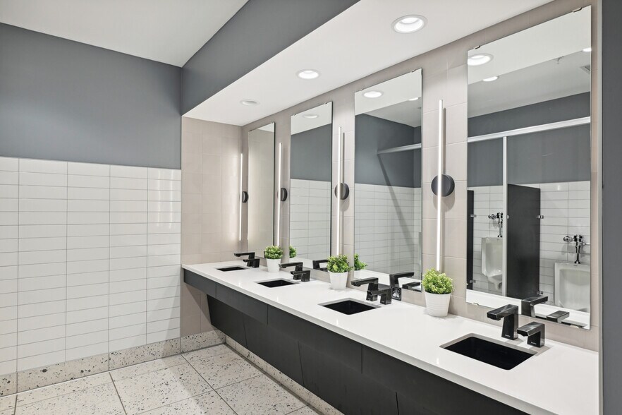 More Photos Of 159 Armour Dr NE, Atlanta Showroom For Lease