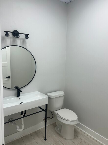 More Photos Of 840 E Main St, Gainesville Medical For Lease