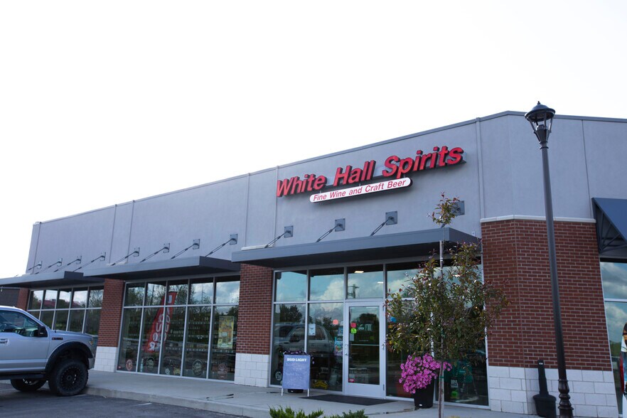 More Photos Of 2600 Middletown Commons, White Hall Storefront For Lease