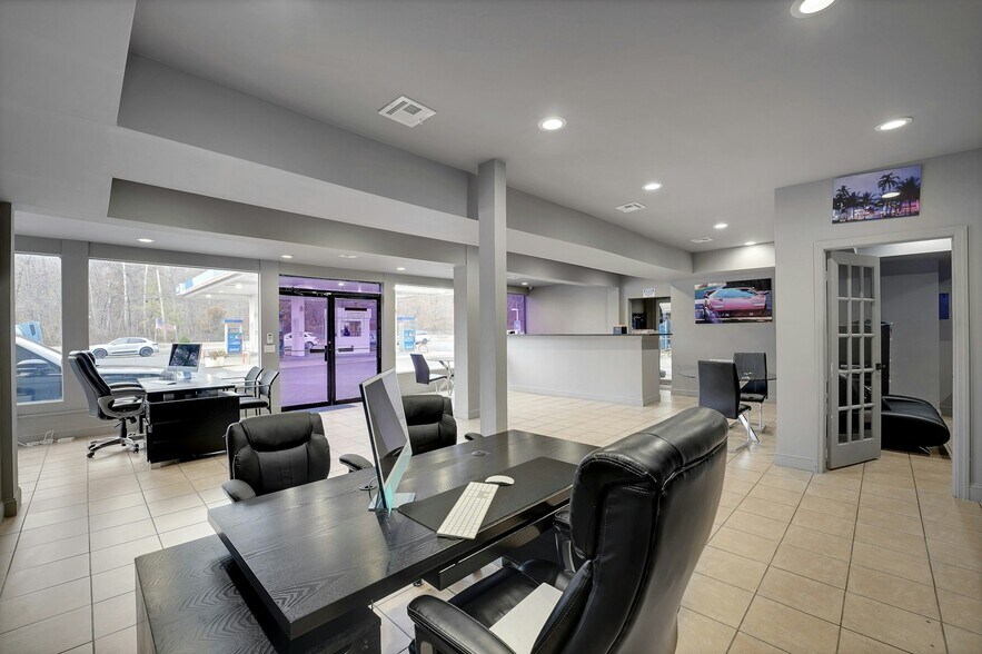 More Photos Of 2040 US Highway 22, Scotch Plains General Retail For Lease