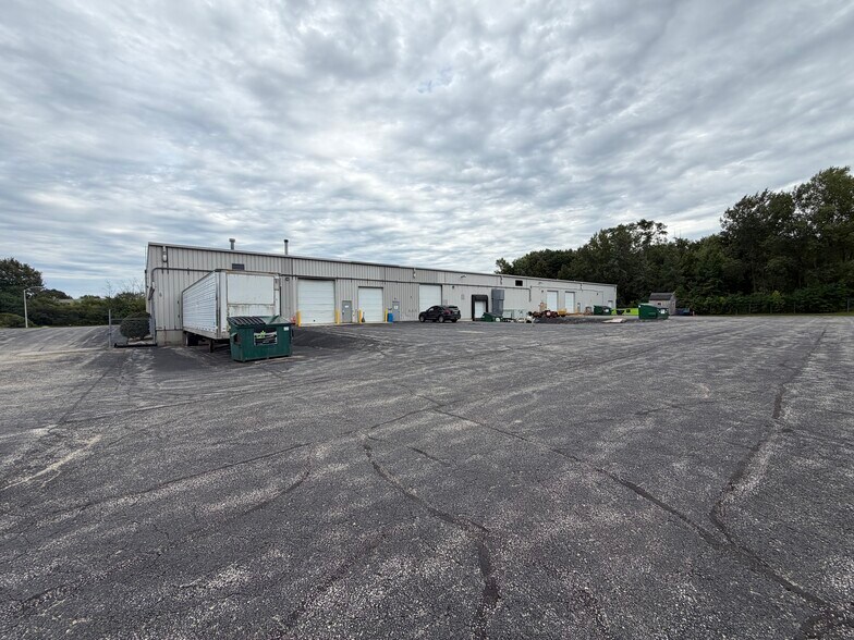 More Photos Of 7701-7715 N 67th St, Milwaukee Light Manufacturing For Sale
