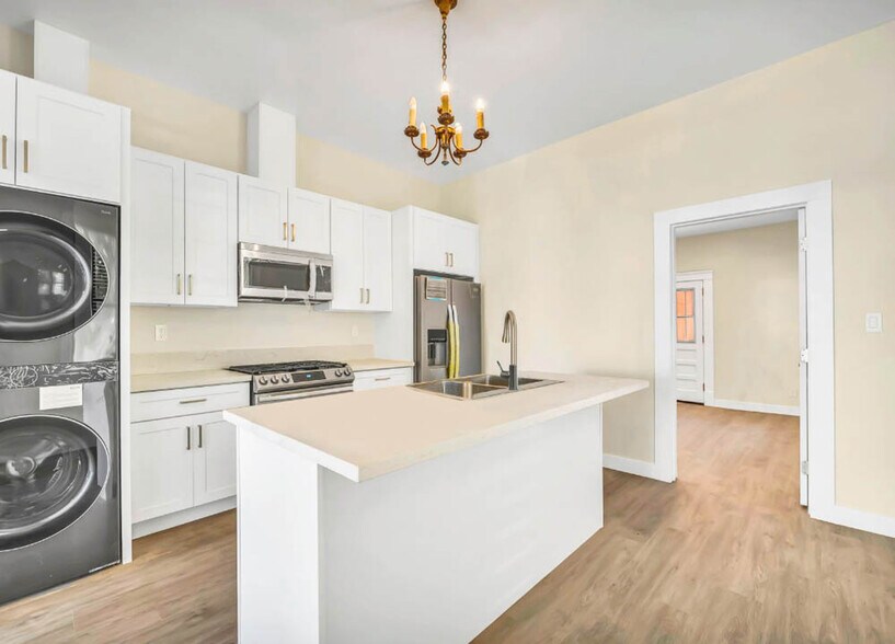 More Photos Of 1140 W 25th St, Los Angeles Multifamily For Sale