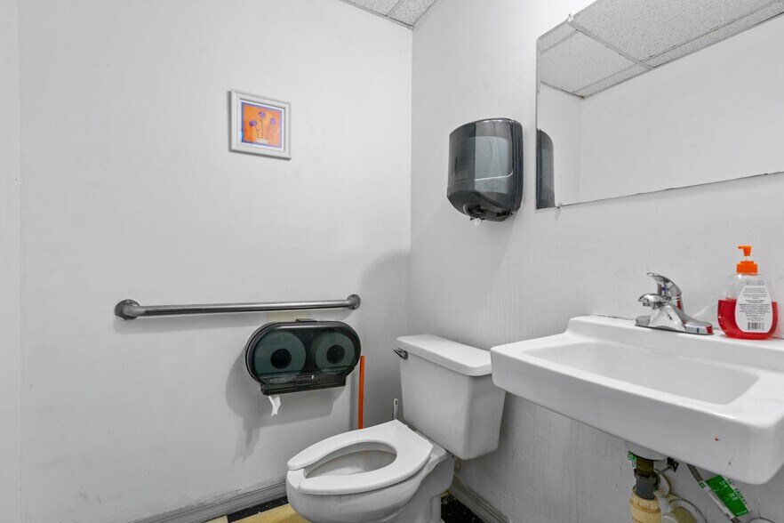 More Photos Of 4145 Fowler St, Fort Myers Auto Repair For Sale