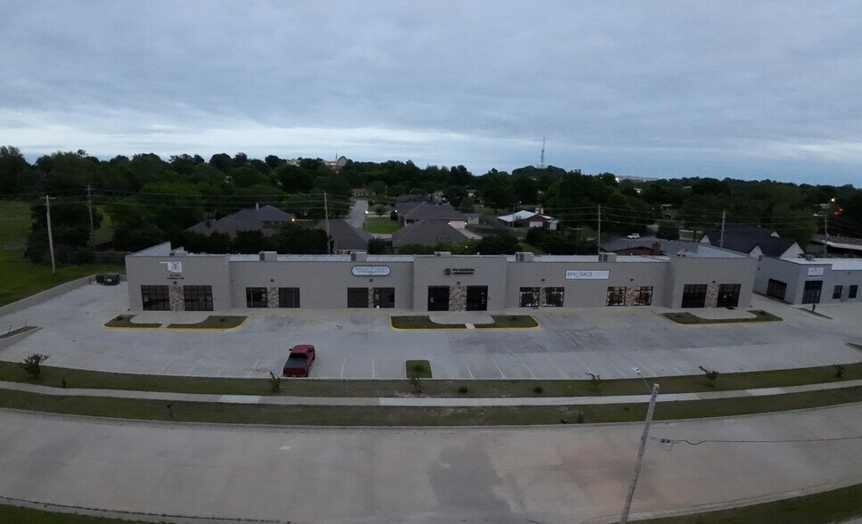 More Photos Of 1225 N Birch Ave, Broken Arrow Office For Sale