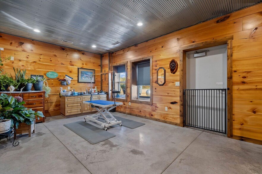 More Photos Of 558 Lucky Rd, Seymour Service For Sale