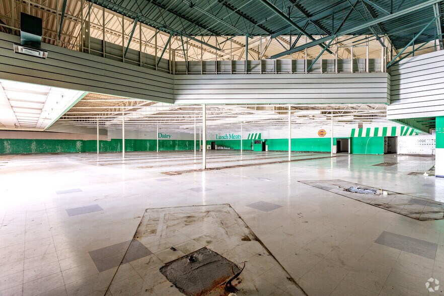 More Photos Of 3027-3035 Centennial Blvd, Claremont Storefront For Lease