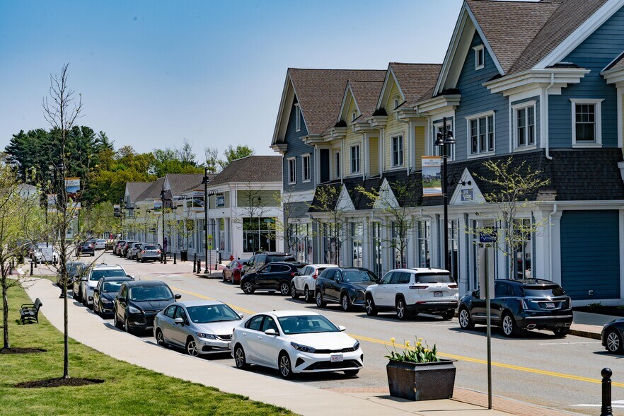 More Photos Of 400-440 Boston Post Rd, Wayland Unknown For Lease