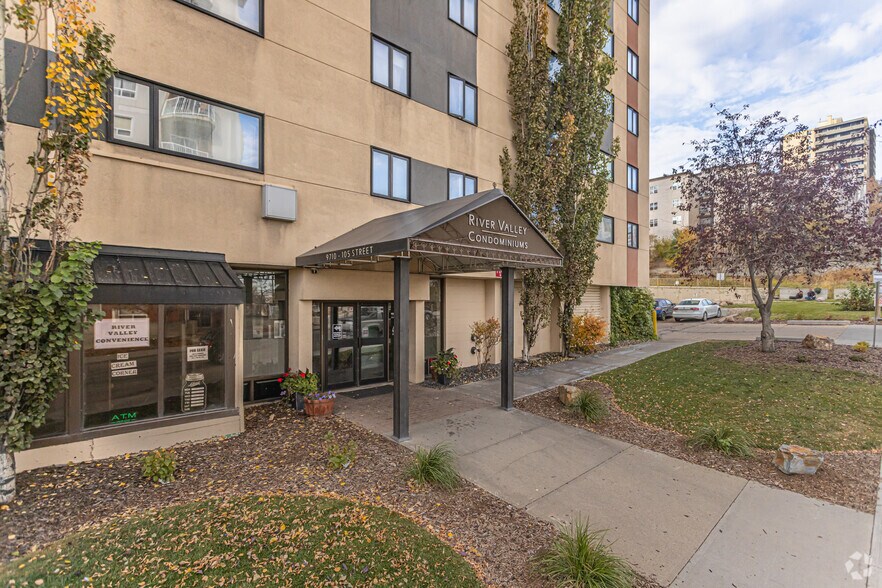 More Photos Of 9710 105th St NW, Edmonton Apartments For Sale