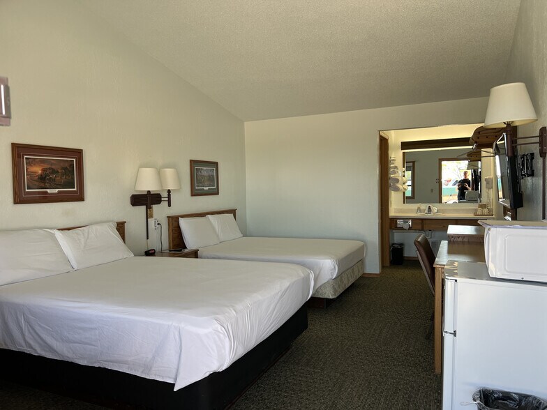 More Photos Of 821 E 7th St, Platte Hotel For Sale