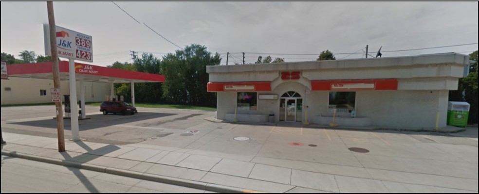 Primary Photo Of 802 Main St, Union Grove Service Station For Sale