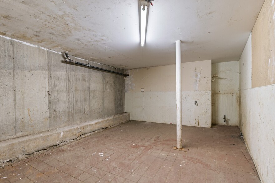 More Photos Of 121-15 Jamaica Ave, Richmond Hill Storefront Retail Residential For Sale