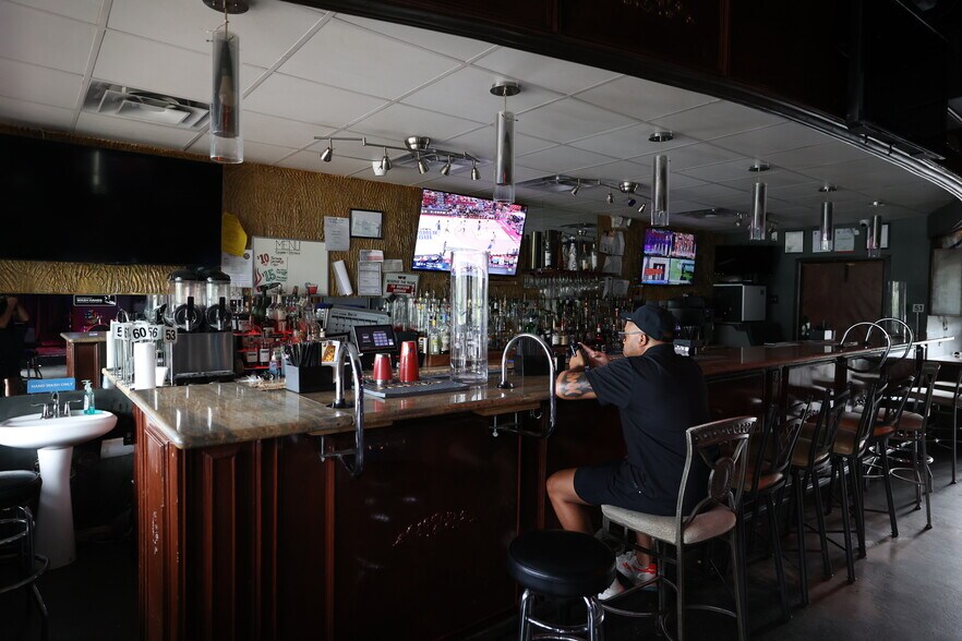 More Photos Of 3710 Emancipation Ave, Houston Restaurant For Sale