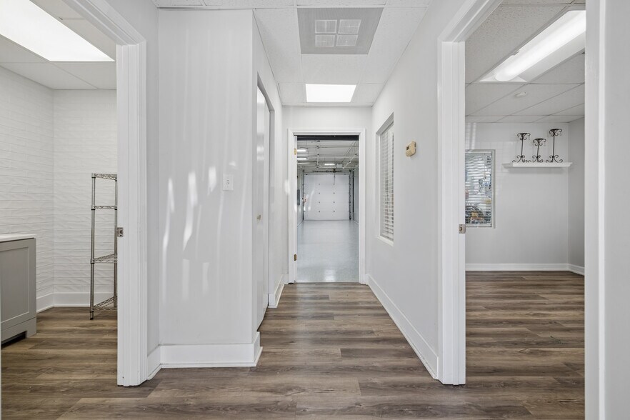 More Photos Of 1000 N Rand Rd, Wauconda Service For Sale