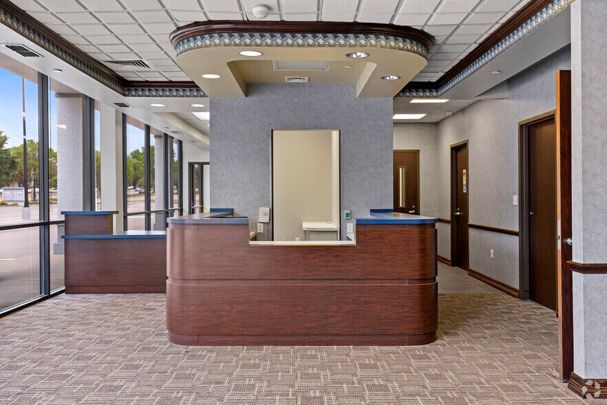 More Photos Of 1600 Central Dr, Bedford Medical For Lease