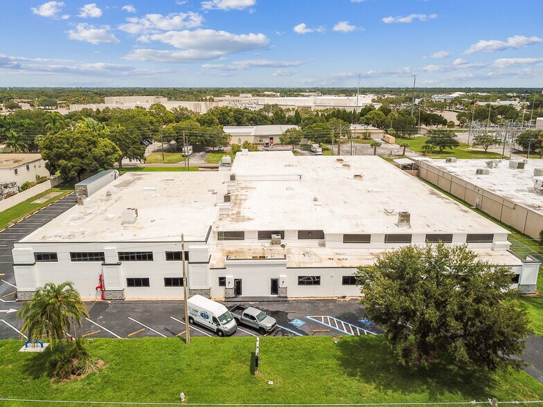 More Photos Of 2401 72nd St N, Saint Petersburg Manufacturing For Sale