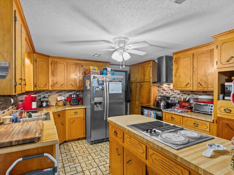 More Photos Of 901 Haven Dr, Dothan Flex For Sale