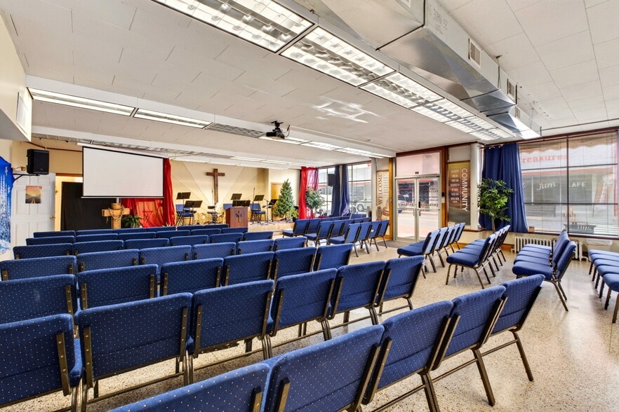 More Photos Of 162-166 N Main St, Broadway Office For Sale