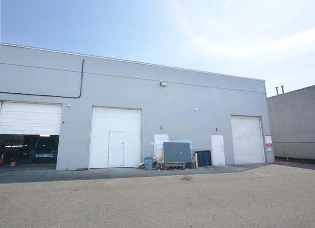 More Photos Of 2981 Simpson Rd, Richmond Showroom For Sale