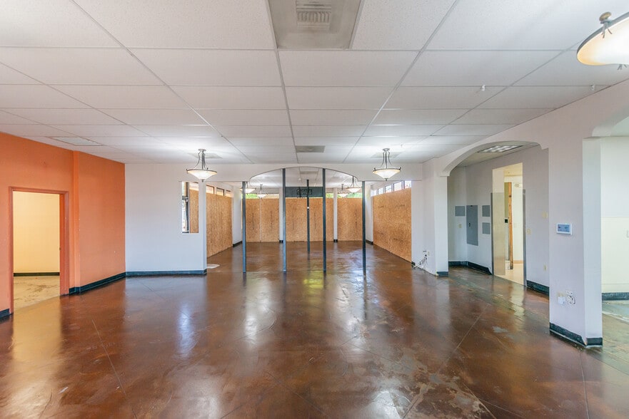 More Photos Of 2395 Athens Ave, Redding Restaurant For Sale