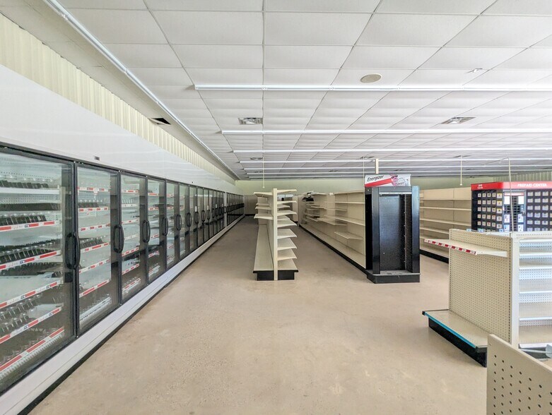 More Photos Of 9343 2nd St, Batson Freestanding For Lease