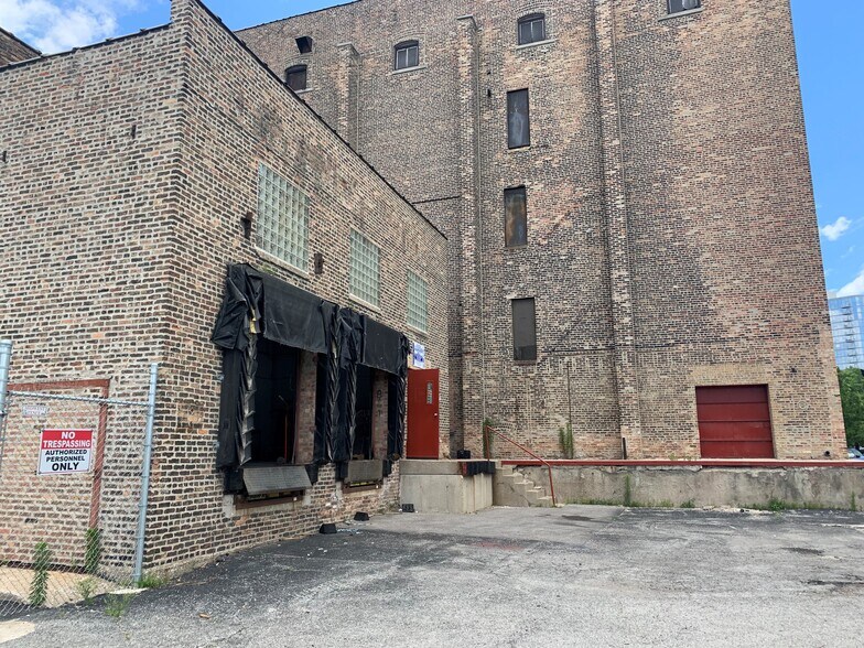More Photos Of 1410-1440 N Kingsbury St, Chicago Manufacturing For Lease