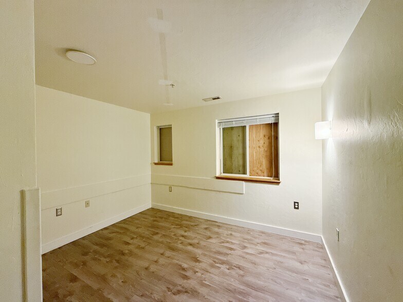 More Photos Of 9350 SE Taylor St, Portland Healthcare For Sale