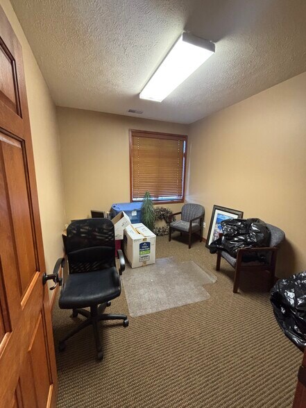 More Photos Of 1820-1824 N 169th Plz, Omaha Office For Lease