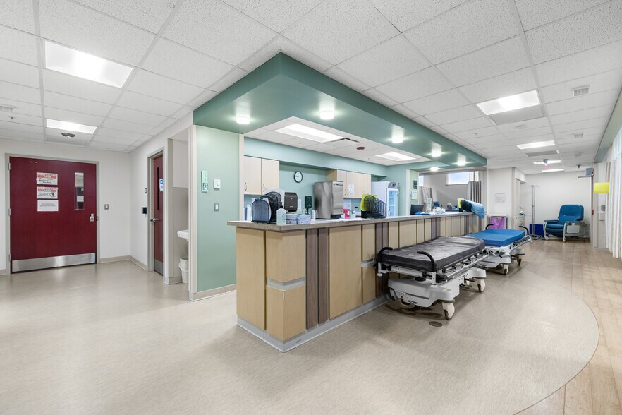 More Photos Of 5844 Southwestern Blvd, Hamburg Medical For Sale