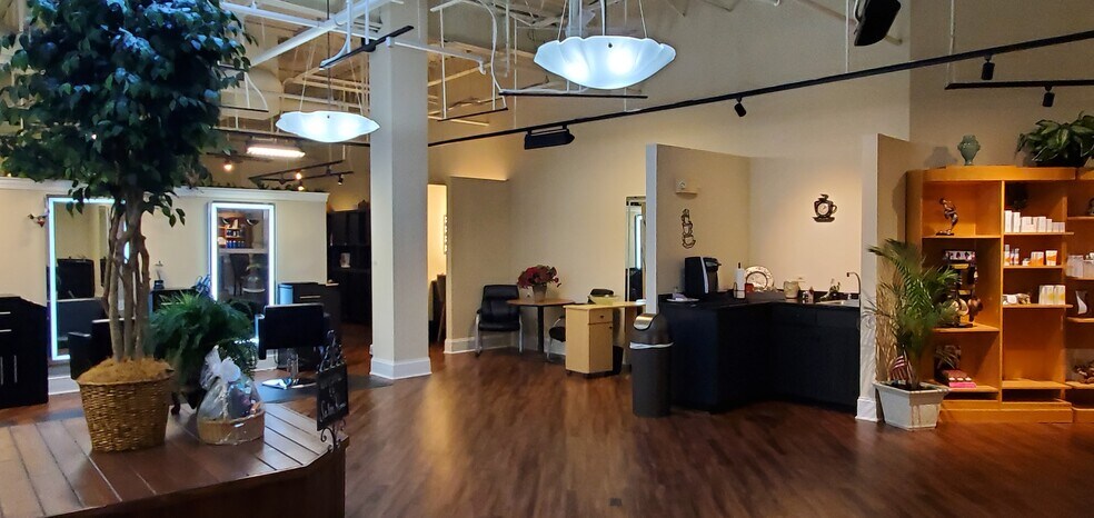 More Photos Of 90-124 W Northwest Hwy, Palatine Unknown For Lease