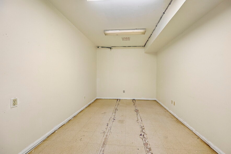 More Photos Of 319 N Bonfoy Ave, Colorado Springs Warehouse For Sale