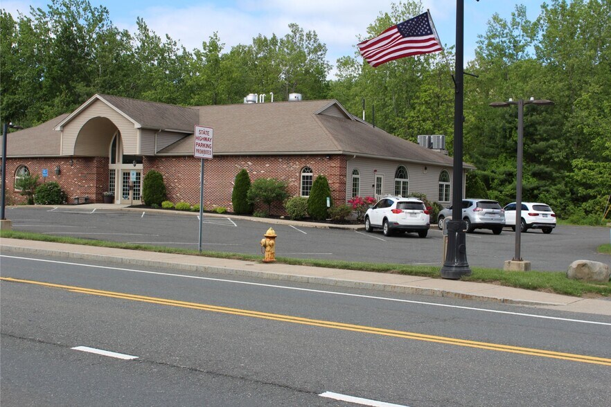 More Photos Of 625 College Hwy, Southwick Restaurant For Sale