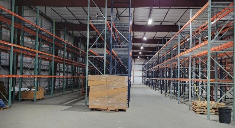 More Photos Of 13 Buzzell Ln, Lee Warehouse For Lease