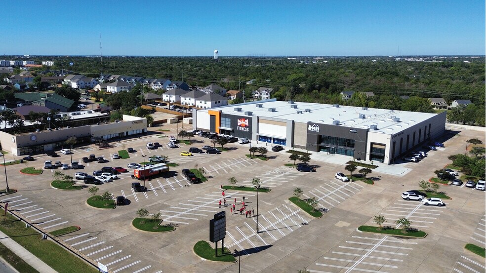 More Photos Of 601 University Dr, College Station Storefront For Lease