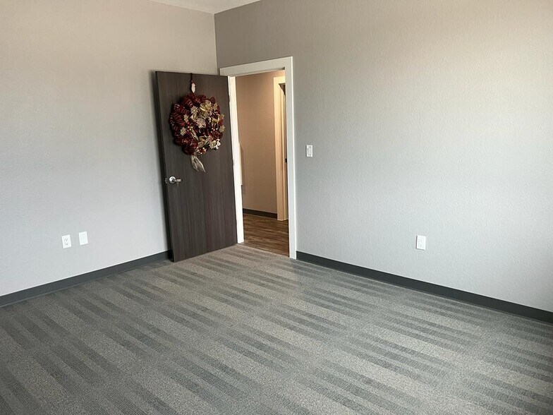 More Photos Of 800 Bonaventure Way, Sugar Land Medical For Sale