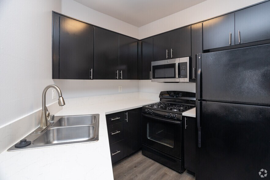 More Photos Of 1443 N Fuller Ave, Los Angeles Apartments For Sale