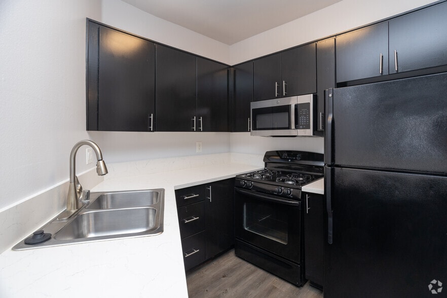 More Photos Of 1443 N Fuller Ave, Los Angeles Apartments For Sale