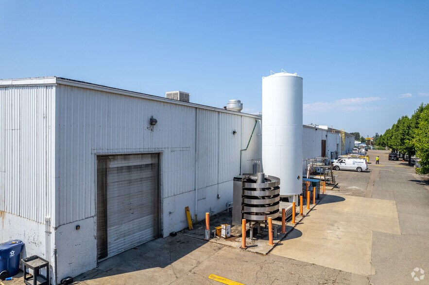 More Photos Of 811 N 1st St, Silverton Industrial For Sale