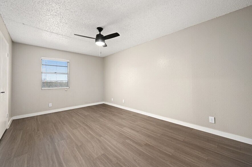 More Photos Of 5606 N Lamar Blvd, Austin Apartments For Sale