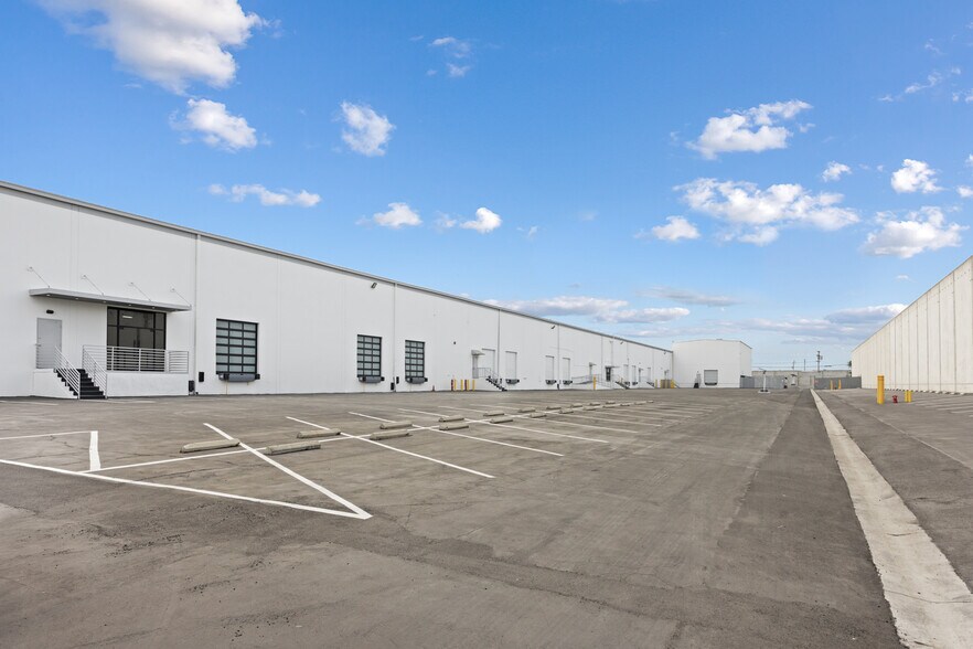 Primary Photo Of 12224 Montague St, Pacoima Distribution For Lease