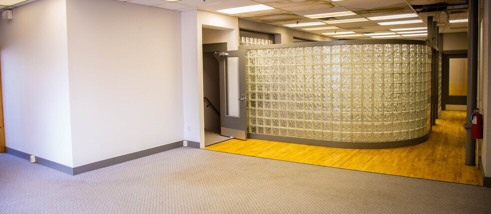 More Photos Of 700 Hepburn St, Milton Showroom For Lease