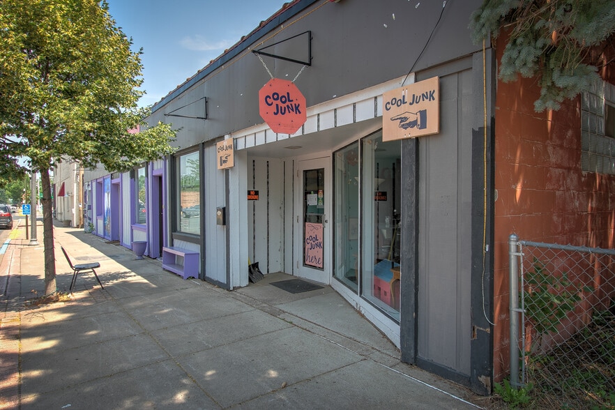 More Photos Of 220 S Ashland St, Cambridge Storefront Retail Office For Sale