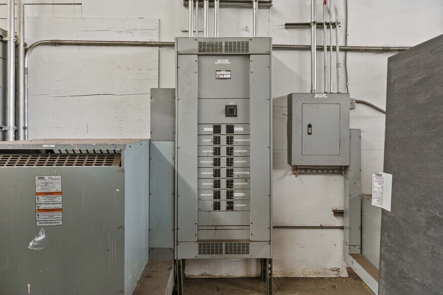 More Photos Of 3255 Saco St, Vernon Warehouse For Lease