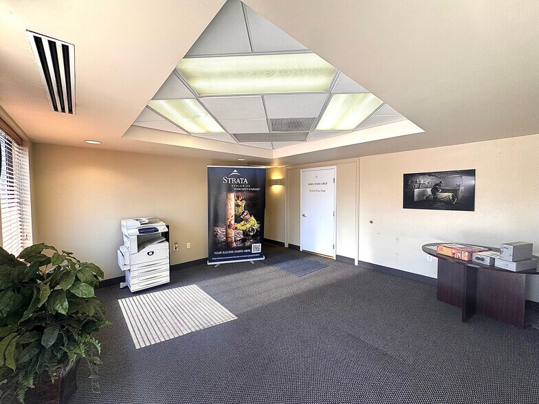 More Photos Of 480 S Geneva Rd, Vineyard Industrial For Lease