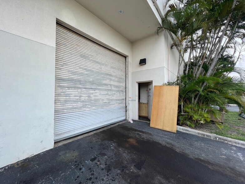 More Photos Of 3020 High Ridge Rd, Boynton Beach Showroom For Lease