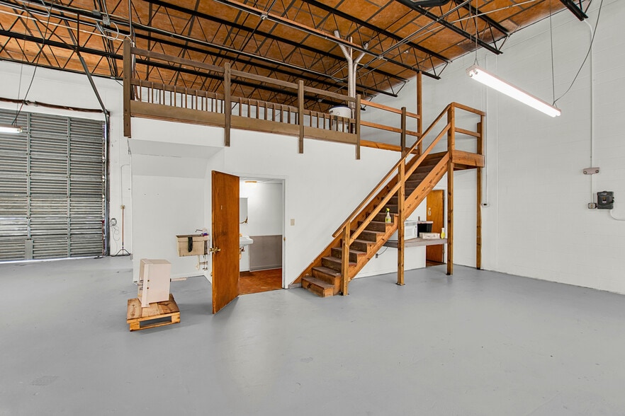 More Photos Of 3612-3662 Morris St, Saint Petersburg Manufacturing For Sale